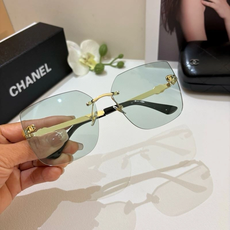 Versatile Chanel Sunglasses 278029