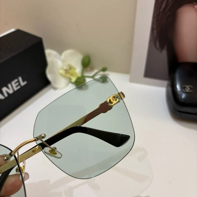 Versatile Chanel Sunglasses 278029