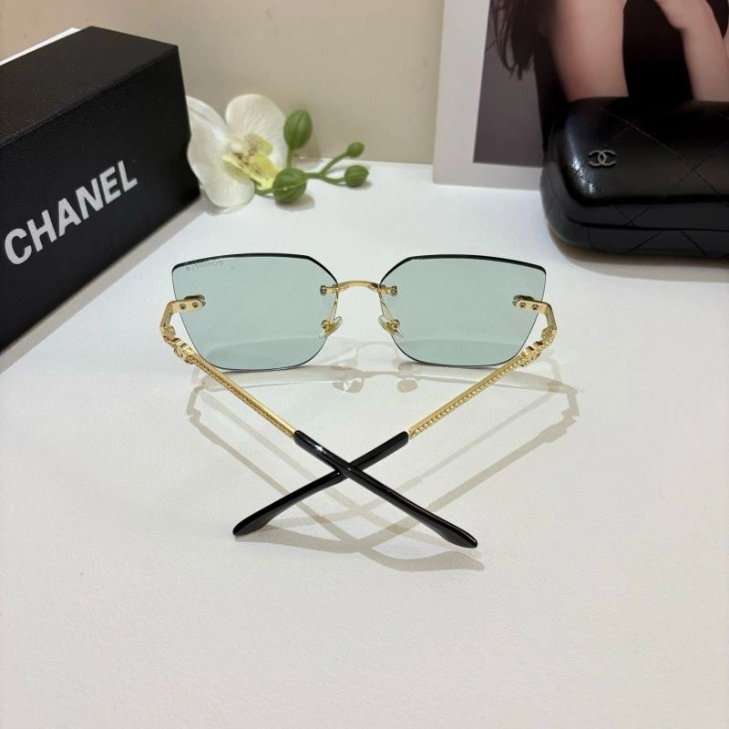 Versatile Chanel Sunglasses 278029