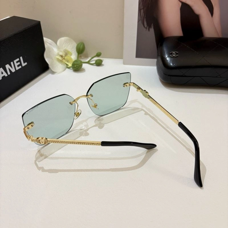 Versatile Chanel Sunglasses 278029