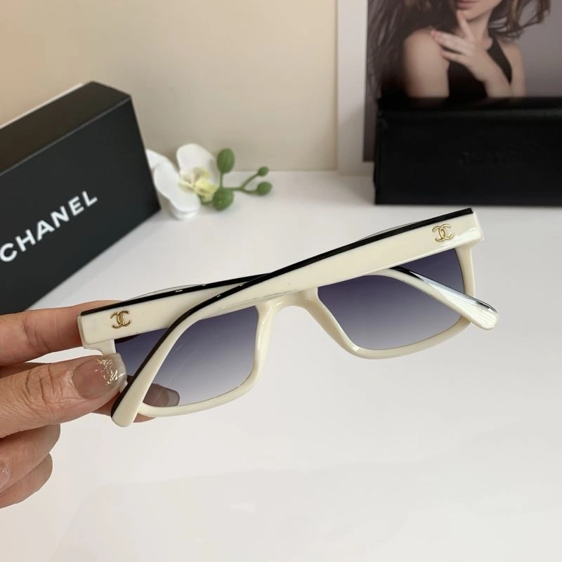 Compact Chanel Sunglasses 278015