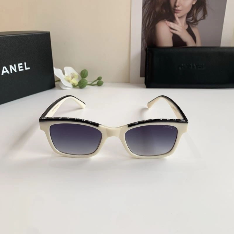 Compact Chanel Sunglasses 278015