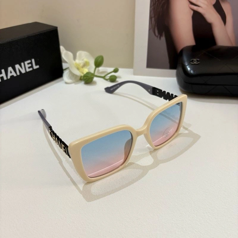 Snug Chanel Sunglasses 278007