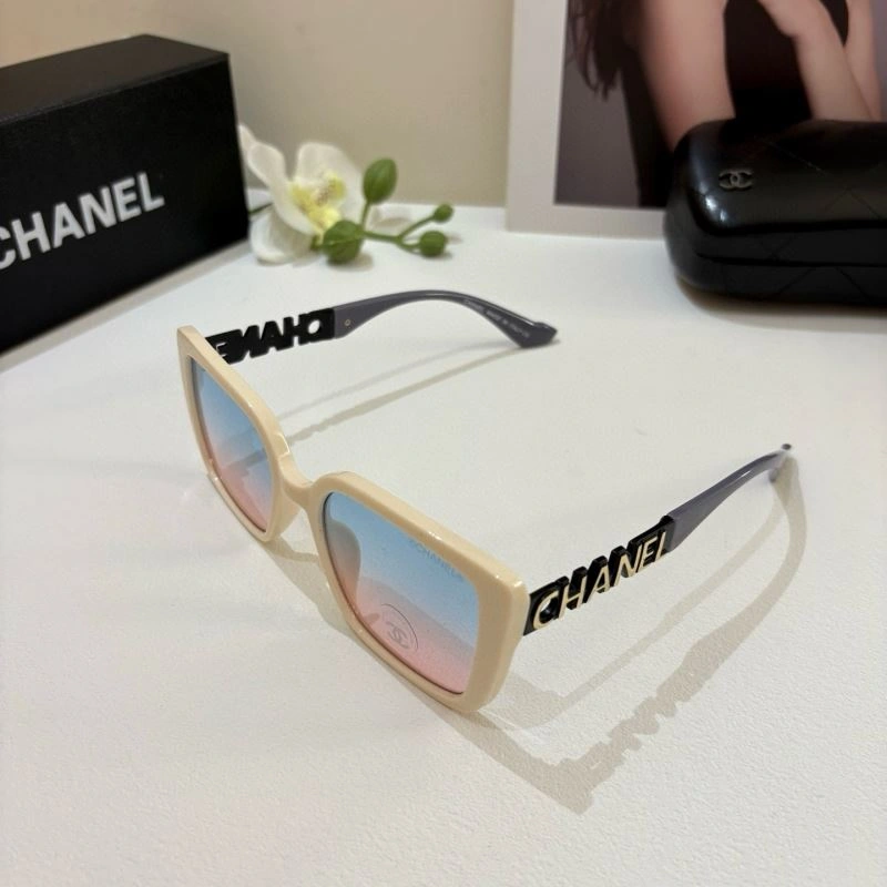 Snug Chanel Sunglasses 278007
