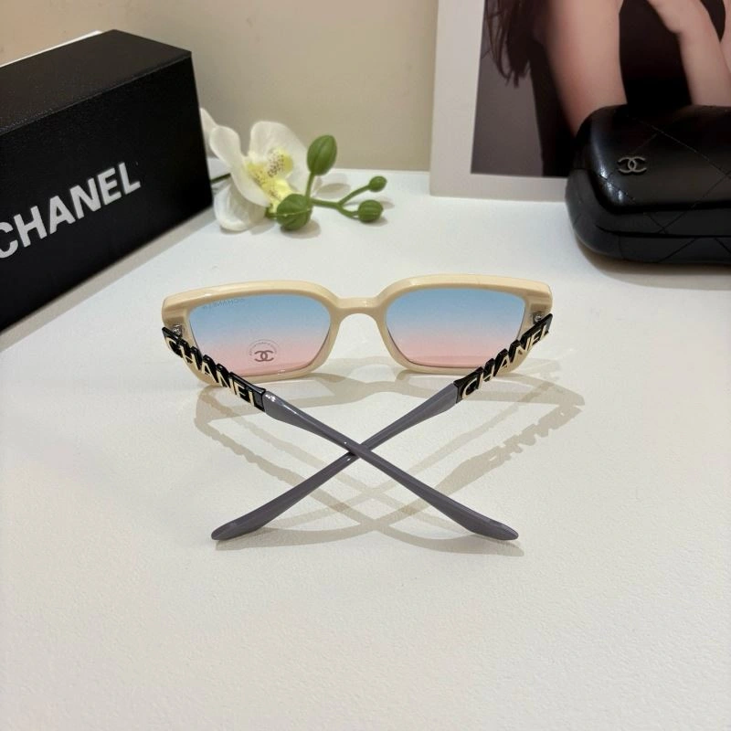 Snug Chanel Sunglasses 278007