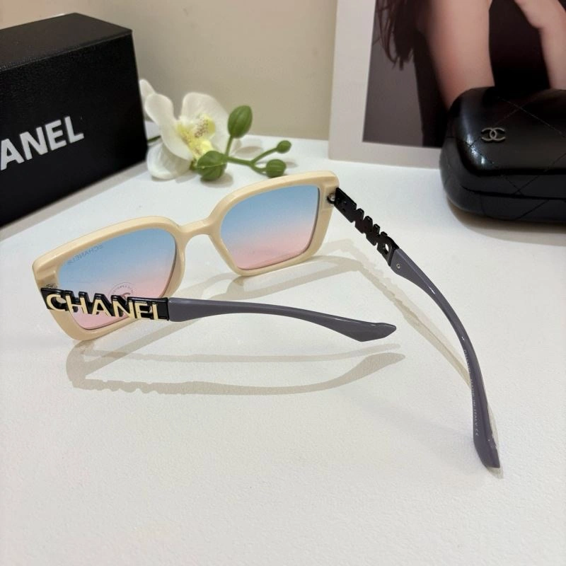 Snug Chanel Sunglasses 278007