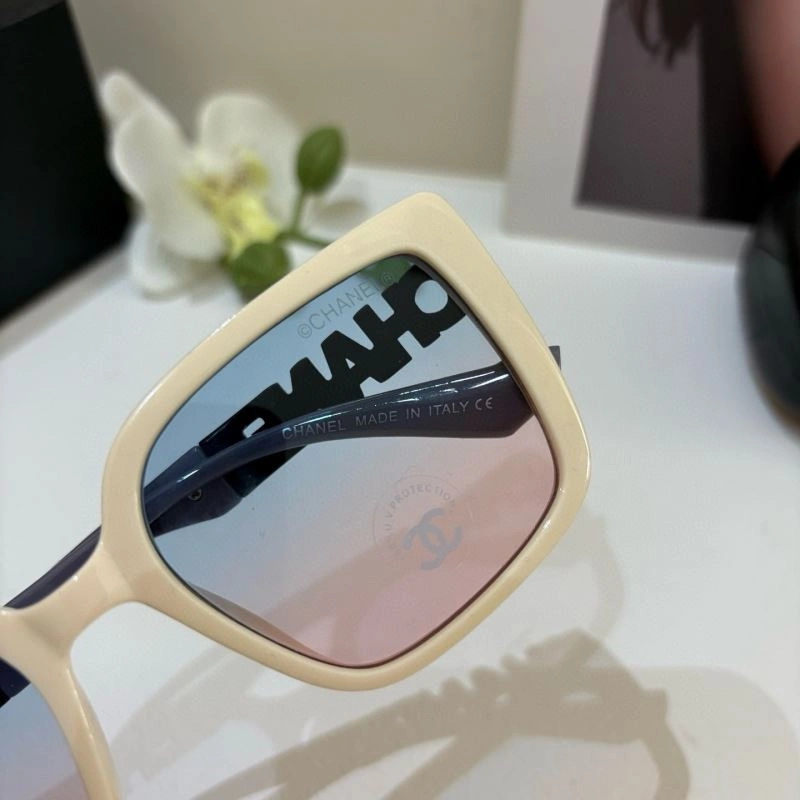 Snug Chanel Sunglasses 278007