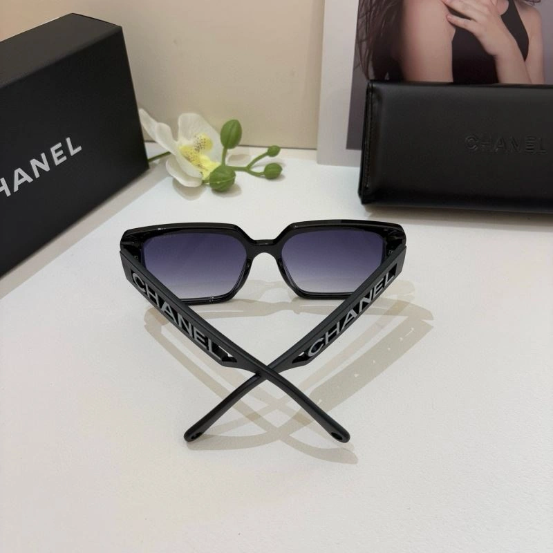 Seasonal Chanel Sunglasses 277983