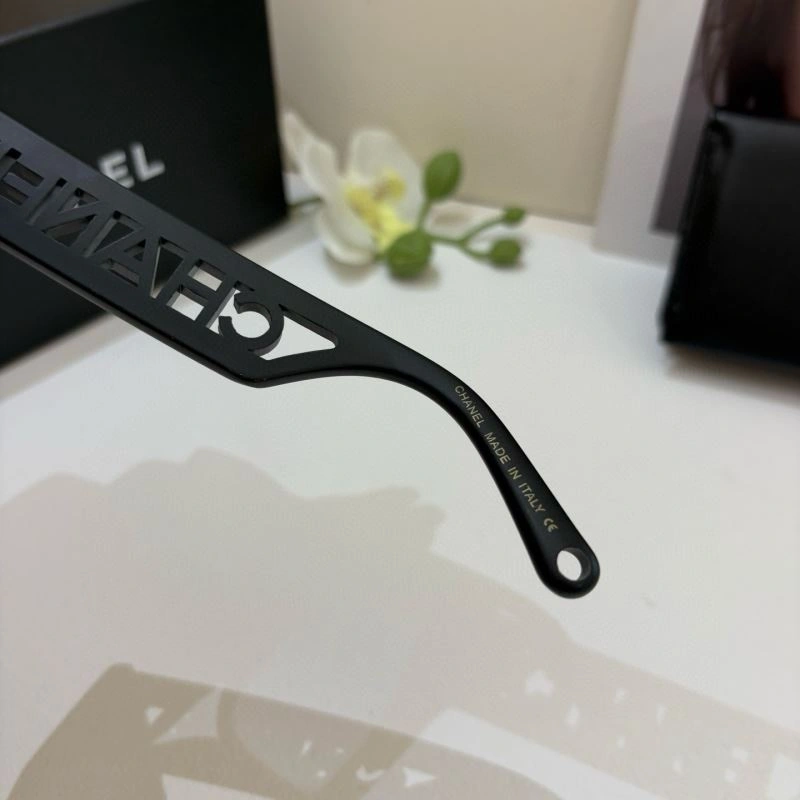 Seasonal Chanel Sunglasses 277983