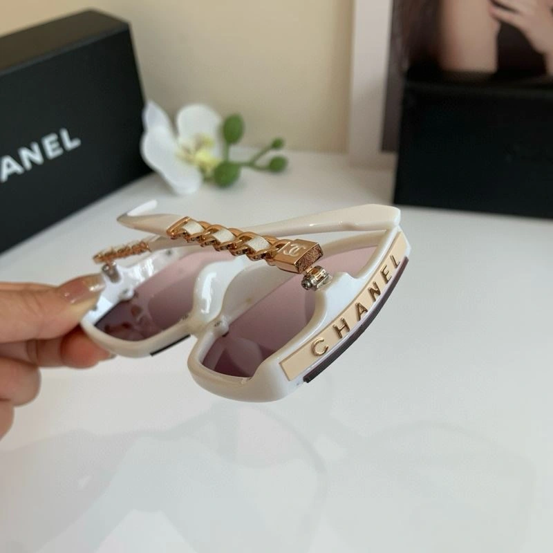 Chanel Sunglasses Bold 277980