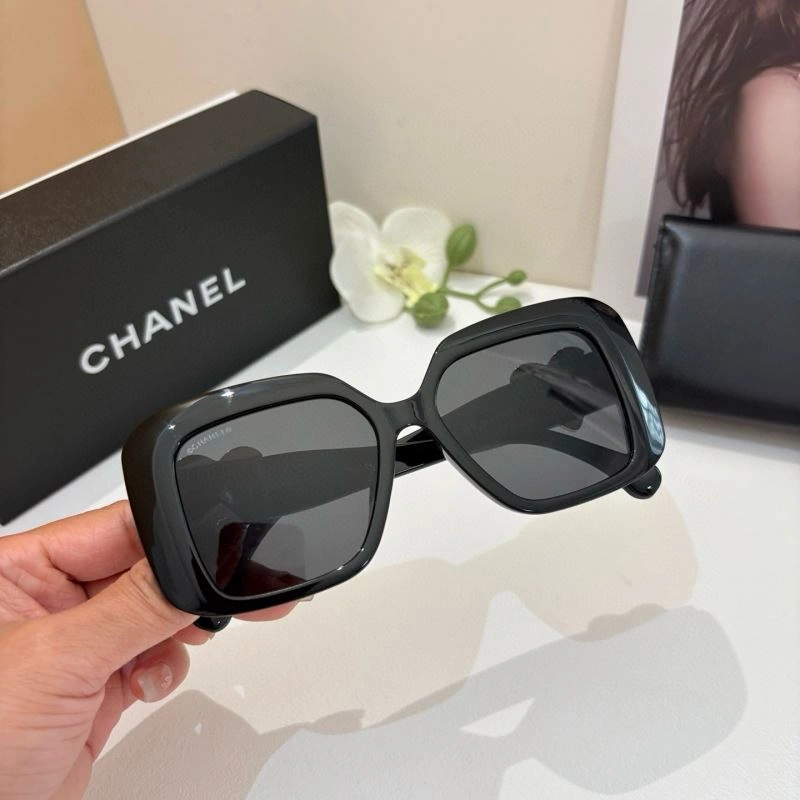 Bold Chanel Sunglasses 277978
