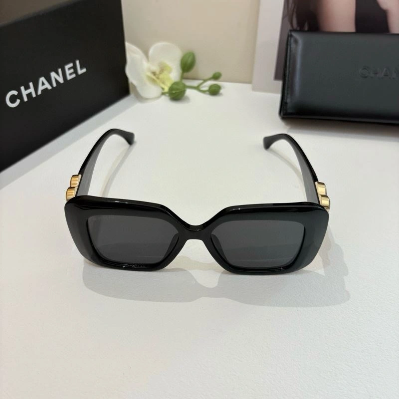 Bold Chanel Sunglasses 277978