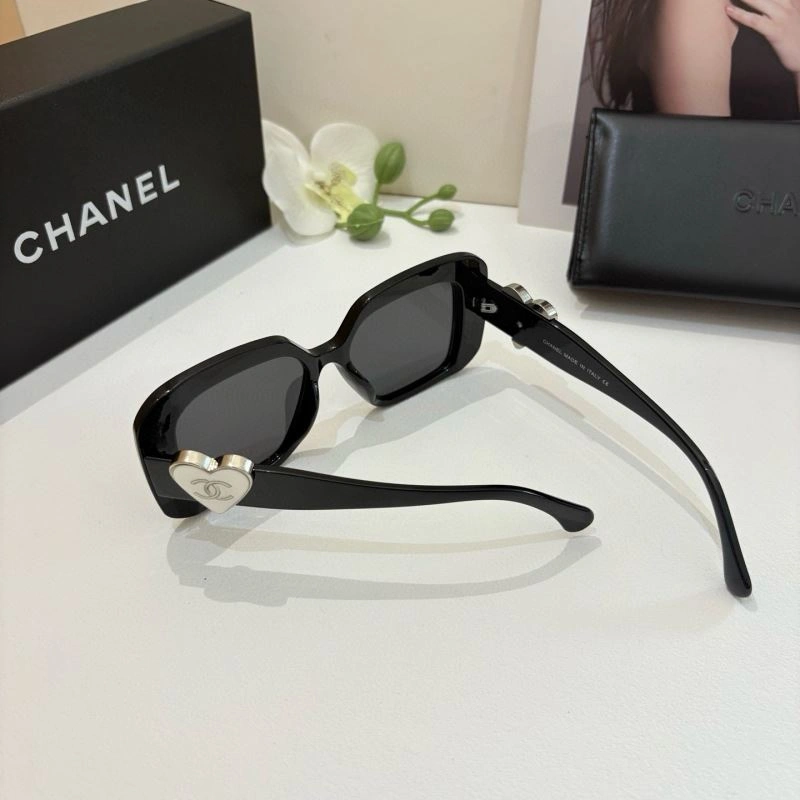 Elegant Chanel Sunglasses 277972