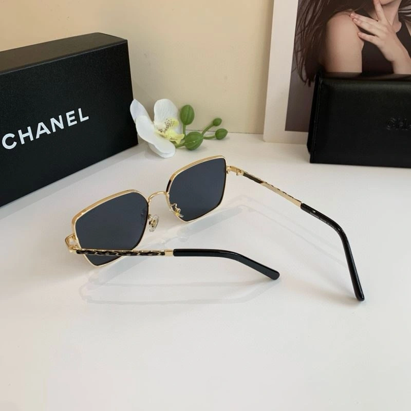 Chanel Sunglasses Bold 277986