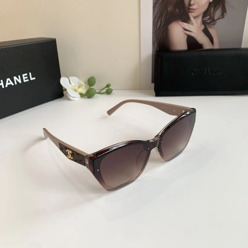 Chanel Sunglasses Effortless 277963