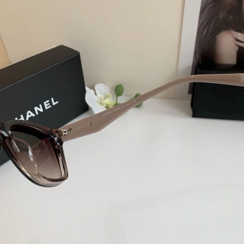 Chanel Sunglasses Effortless 277963