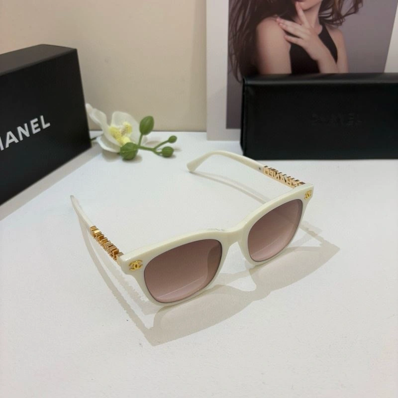Chanel Sunglasses ModernLook 277960