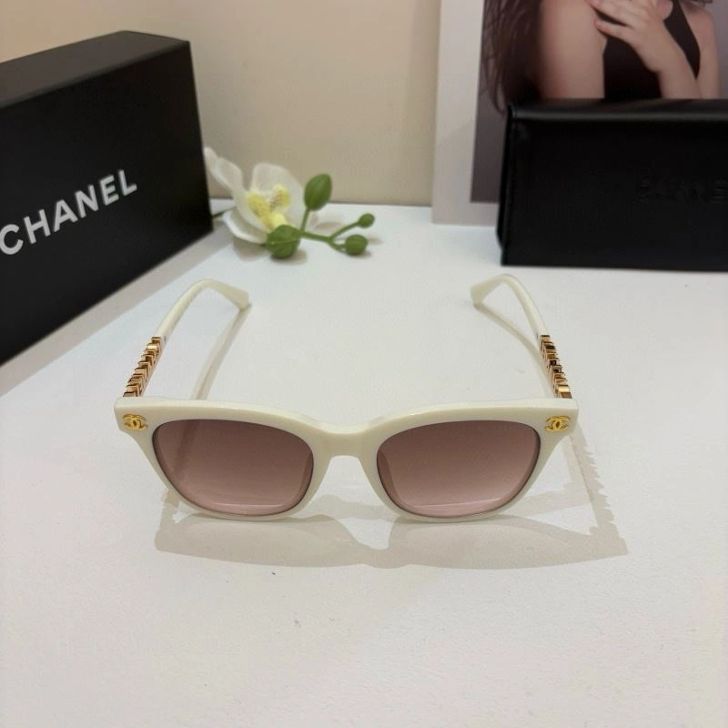 Chanel Sunglasses ModernLook 277960