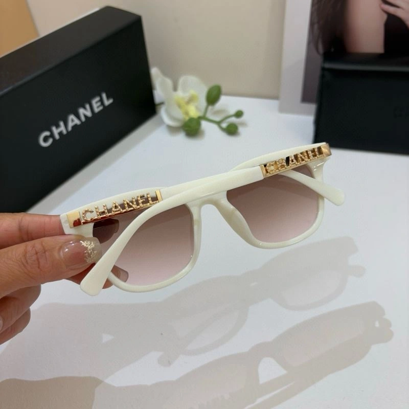 Chanel Sunglasses ModernLook 277960