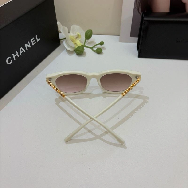 Chanel Sunglasses ModernLook 277960