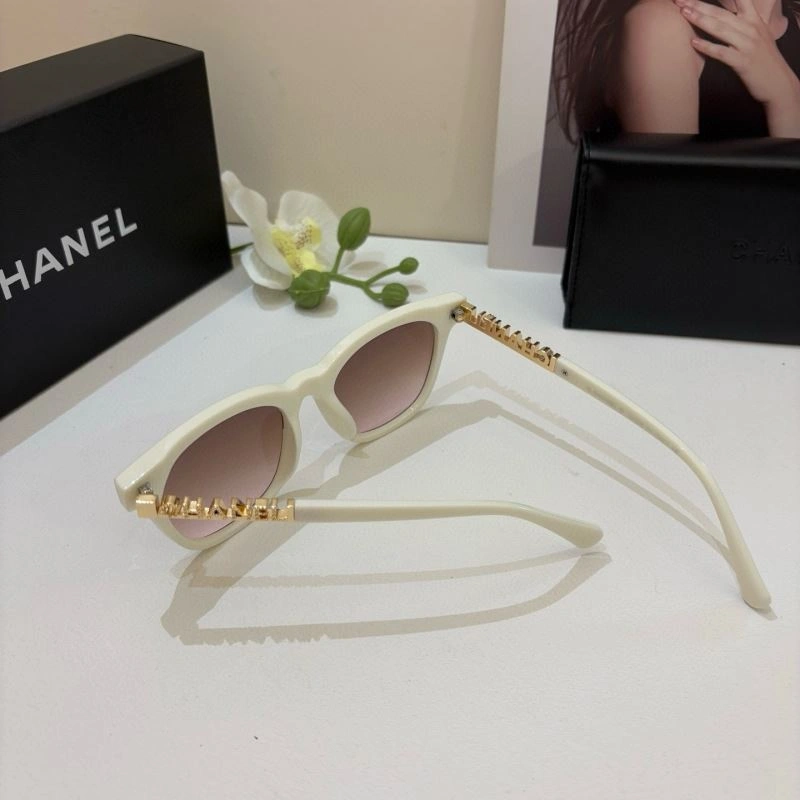 Chanel Sunglasses ModernLook 277960