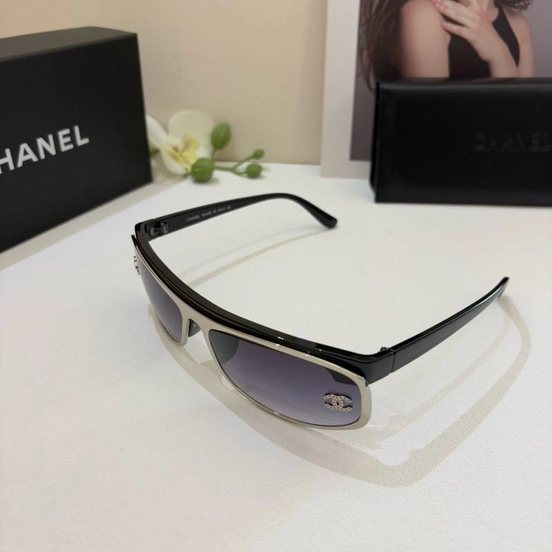 Chanel Sunglasses Effortless 277942