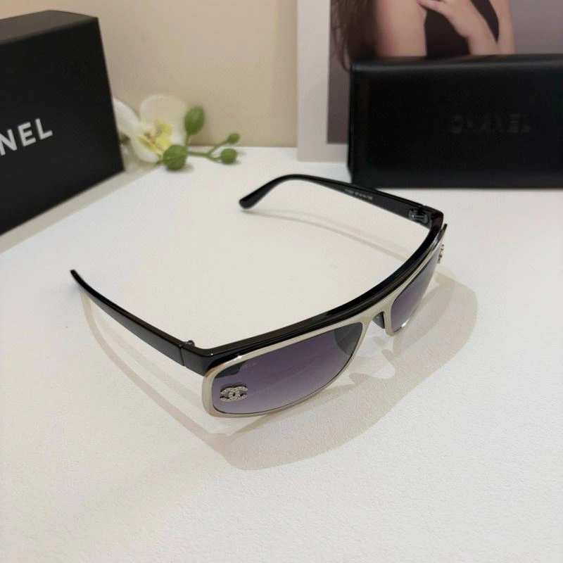 Chanel Sunglasses Effortless 277942