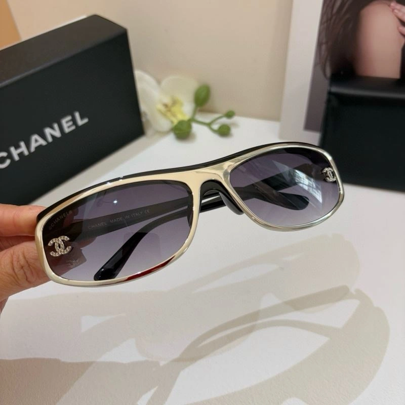 Chanel Sunglasses Effortless 277942
