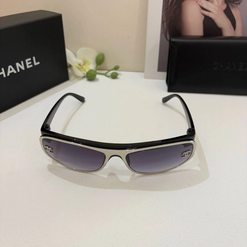 Chanel Sunglasses Effortless 277942