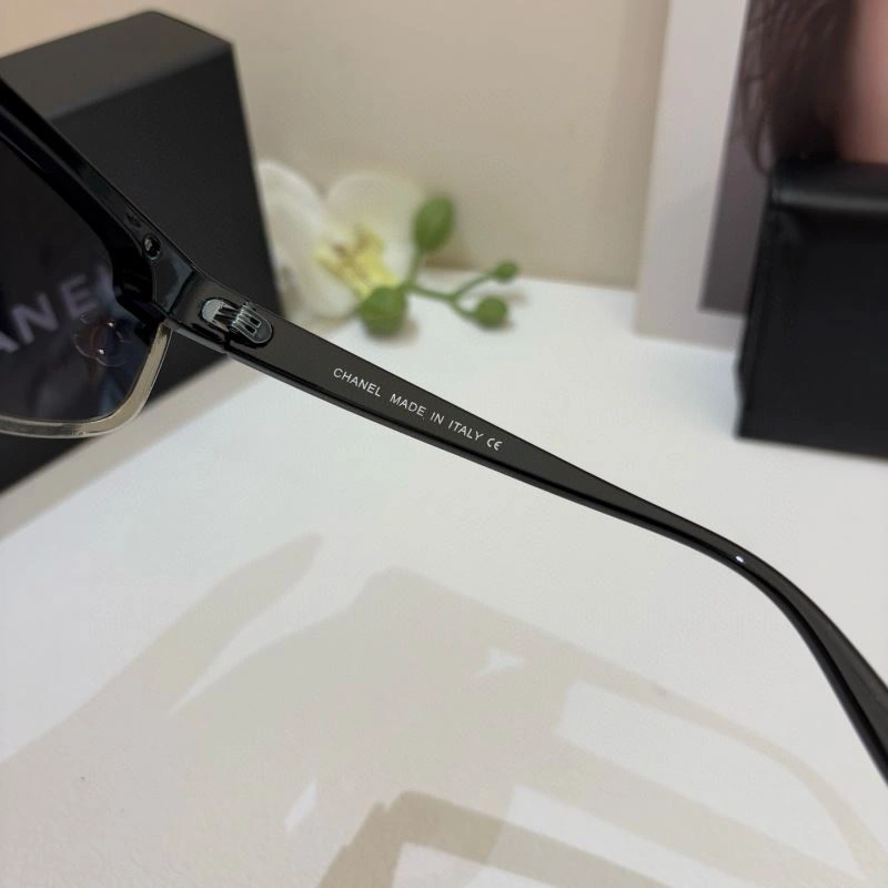 Chanel Sunglasses Effortless 277942