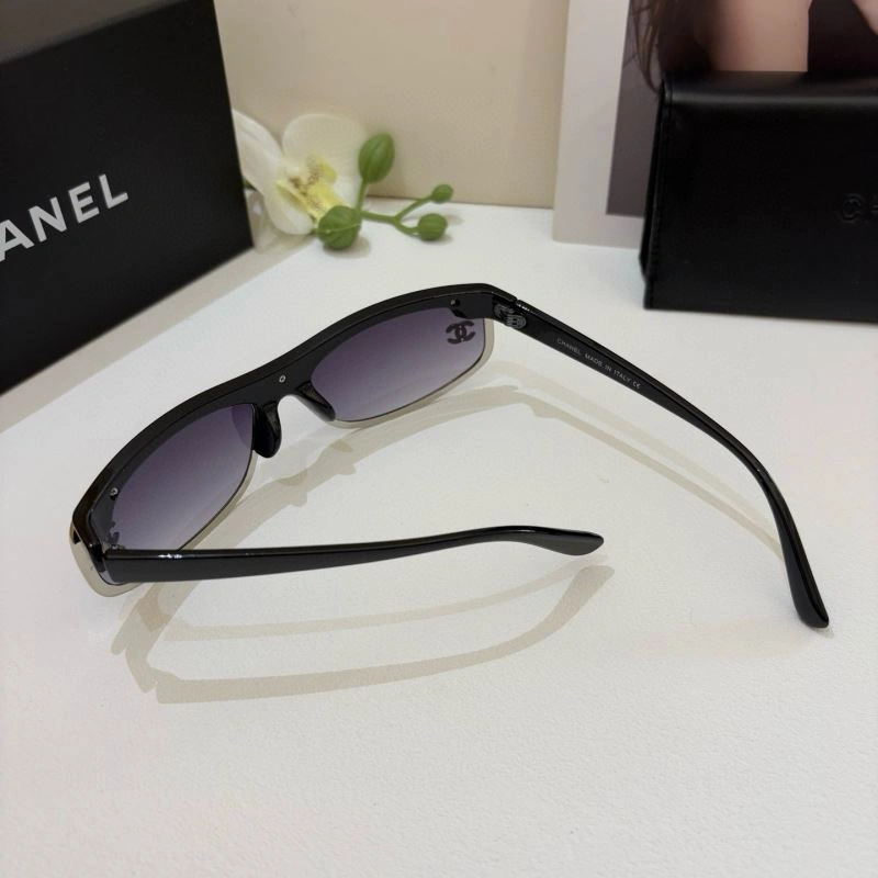 Chanel Sunglasses Effortless 277942