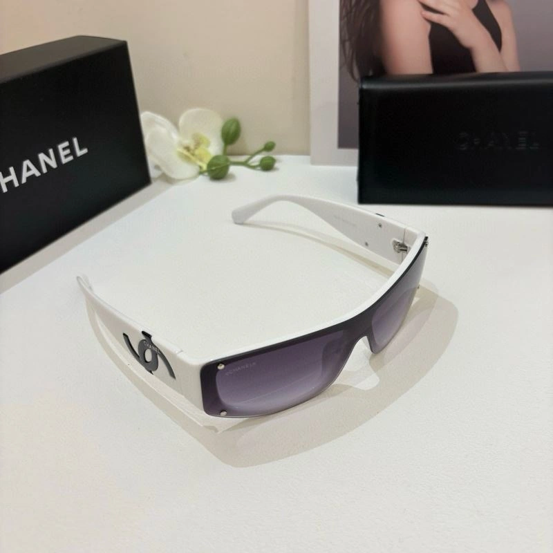 EyeCatching Chanel Sunglasses 277932