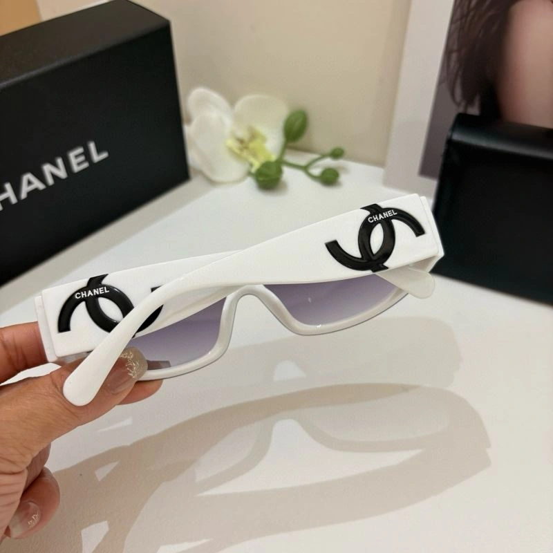 EyeCatching Chanel Sunglasses 277932