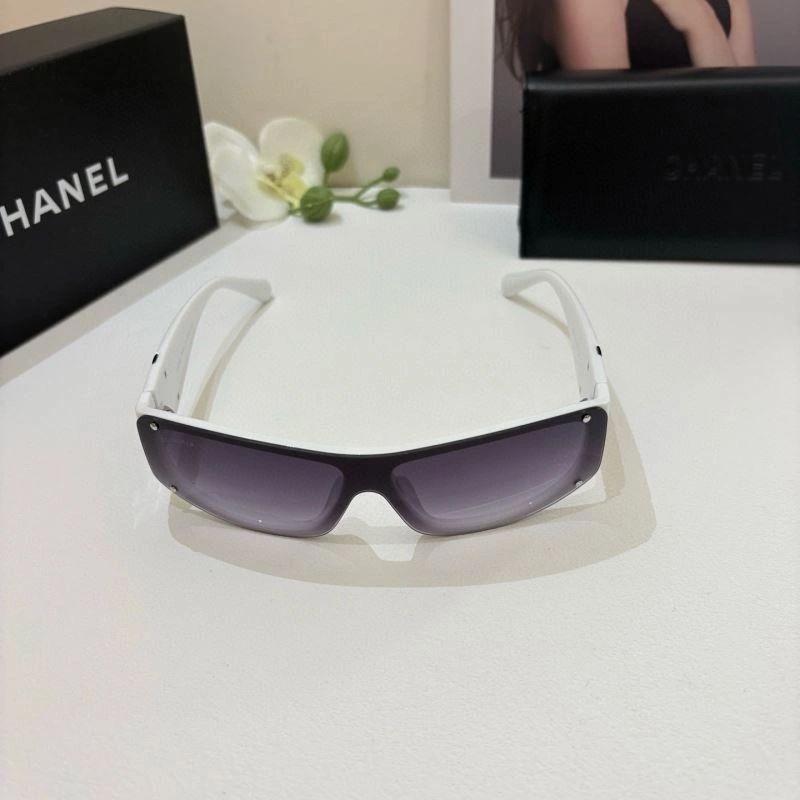 EyeCatching Chanel Sunglasses 277932