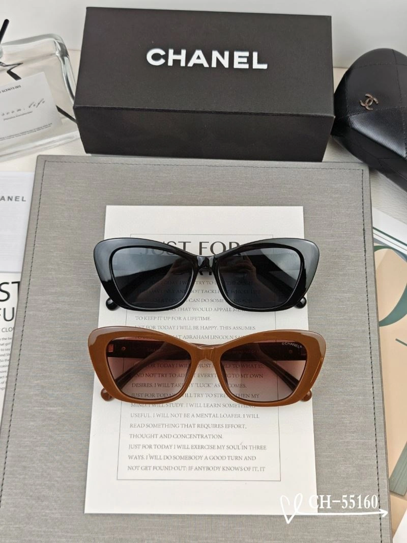 Chanel Sunglasses Fashionable 277924