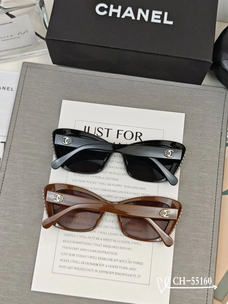 Chanel Sunglasses Fashionable 277924