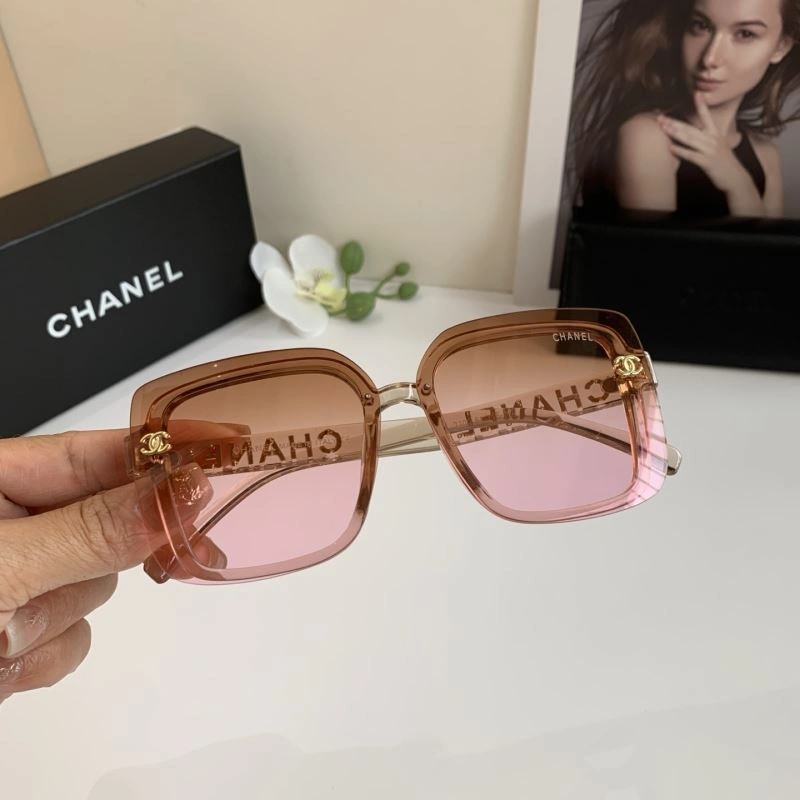 Compact Chanel Sunglasses 277912