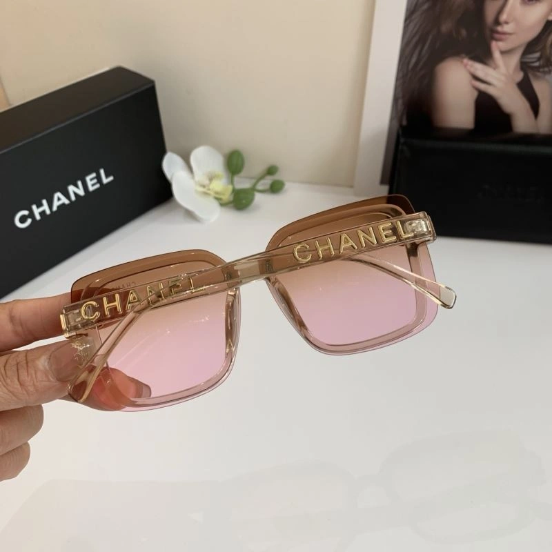 Compact Chanel Sunglasses 277912