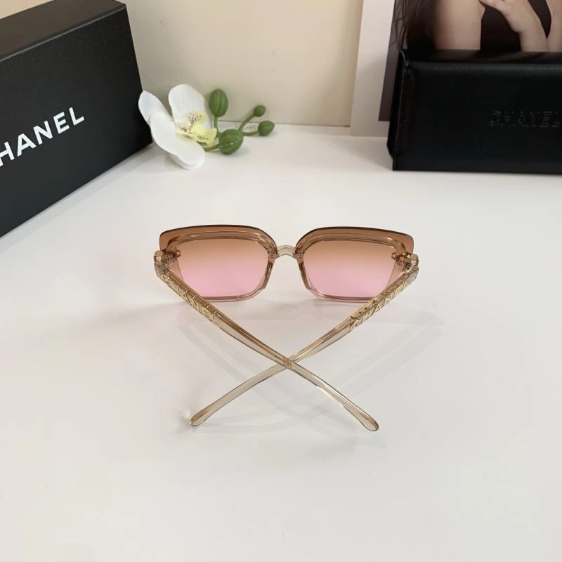 Compact Chanel Sunglasses 277912