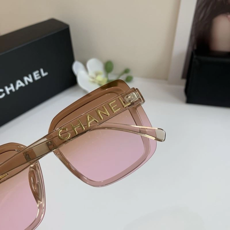 Compact Chanel Sunglasses 277912