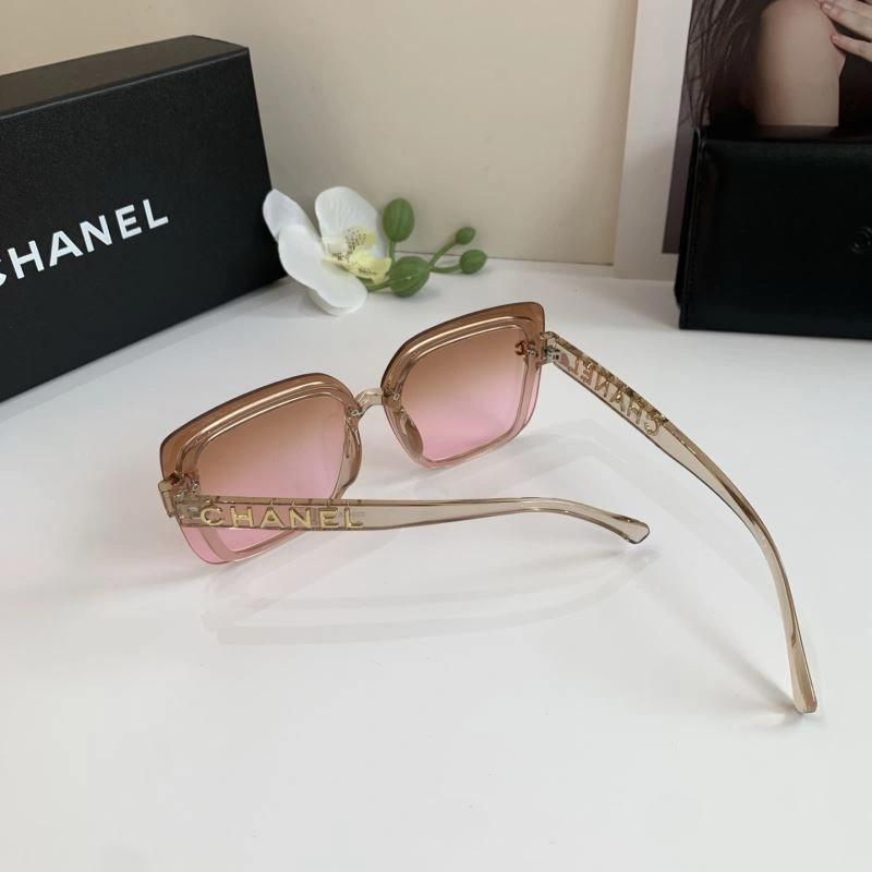 Compact Chanel Sunglasses 277912
