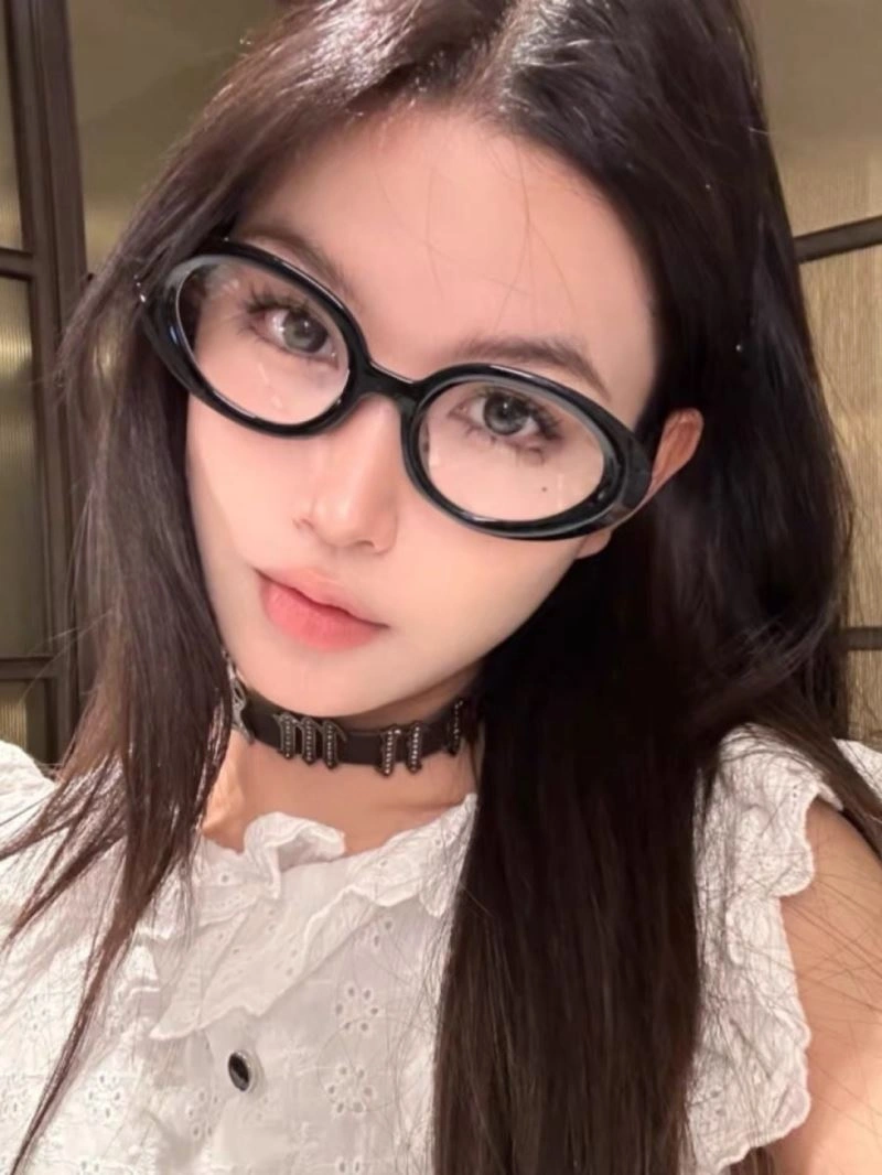 Compact Chanel Sunglasses 277888