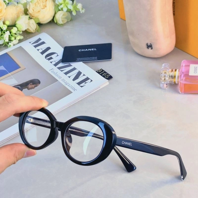 Compact Chanel Sunglasses 277888