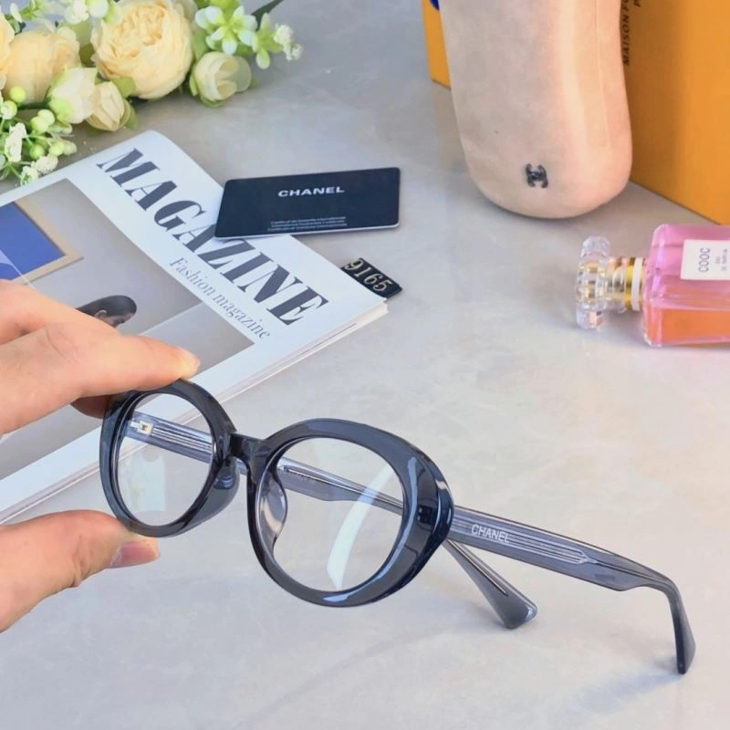 Compact Chanel Sunglasses 277888