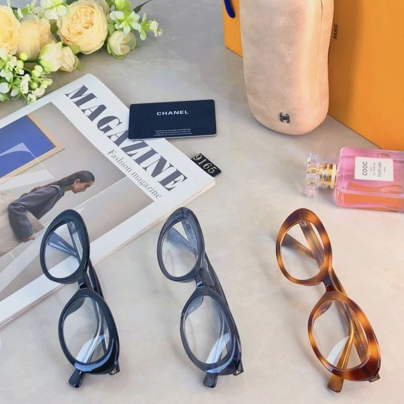 Compact Chanel Sunglasses 277888