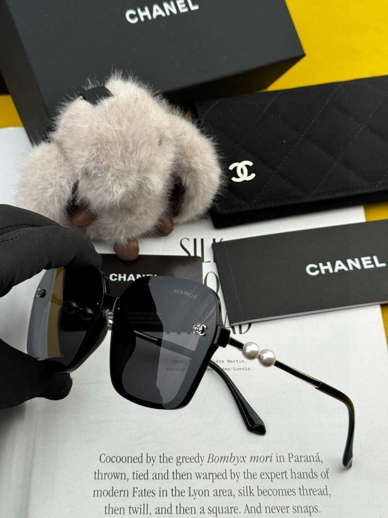 Stretchable Chanel Sunglasses 278380