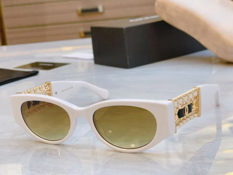 Trendsetting Chanel Sunglasses 278355