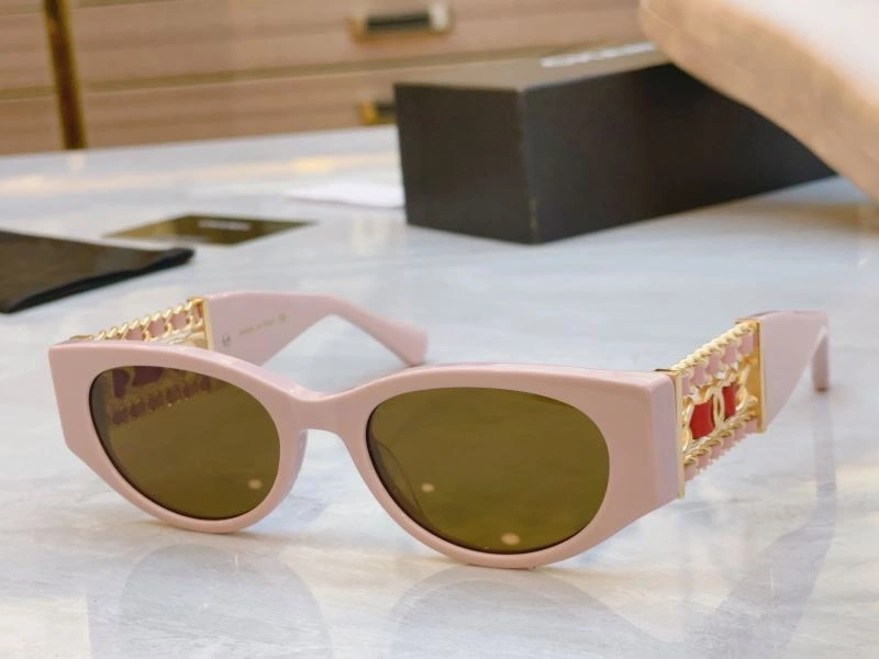 Trendsetting Chanel Sunglasses 278355