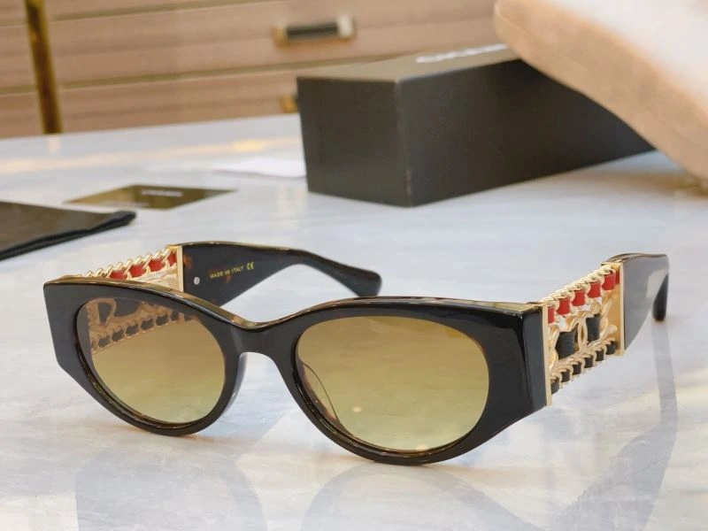 Trendsetting Chanel Sunglasses 278355