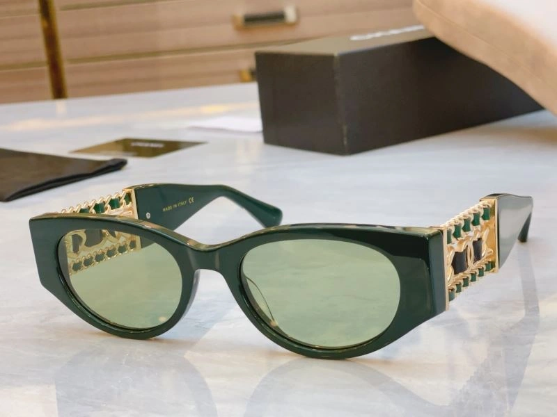 Trendsetting Chanel Sunglasses 278355